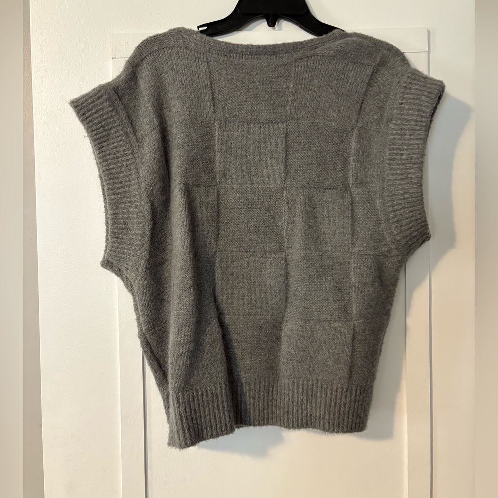 ASTR Gray V-Neck Sweater Vest - Picture 4 of 4